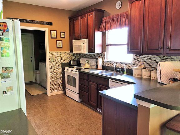 4th image of 3416 Grove Ln #1