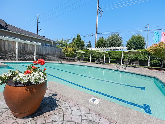3rd image of 608 39th Ave SW #2B-2Ba-1098Sqft