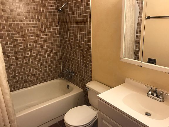 3rd image of 1701 Zena Lona St NE #D