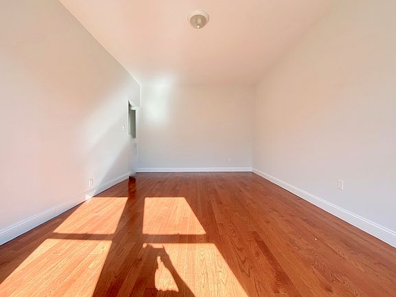 2nd image of 1 Parade Pl APT 28