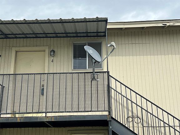 2nd image of 1201 Gillette St APT 4