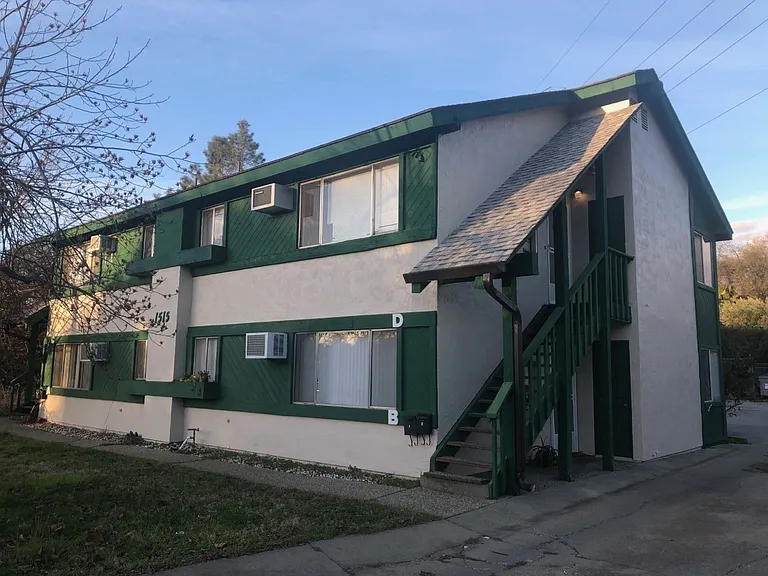 1515 Stanford Ave — Photo 6