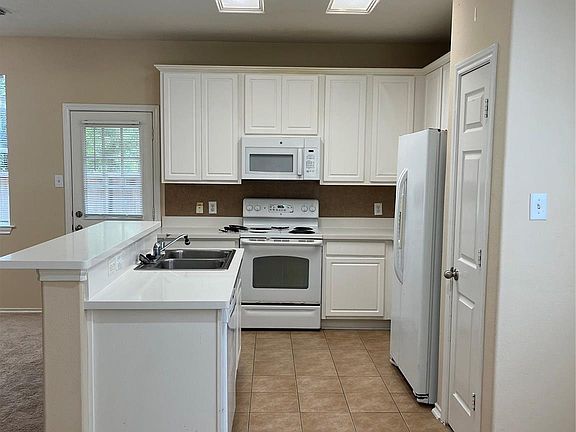 3rd image of 231 N Burberry Park Cir
