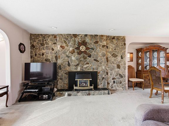 4th image of 22641 Brown Ave