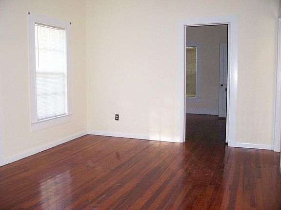 3rd image of 912 W Henry Ave