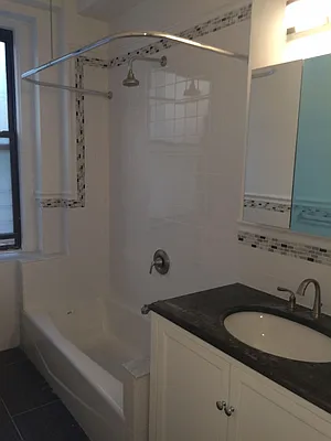 Rented by Everrock Equities | media 33