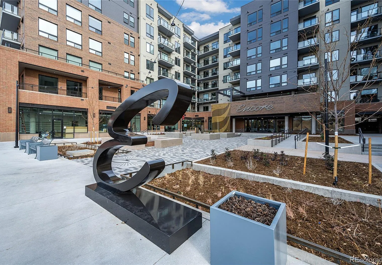 Encore Cr Condos — Photo 1