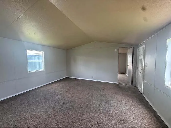3 bed, 2.0 bath, $950 — Photo 3