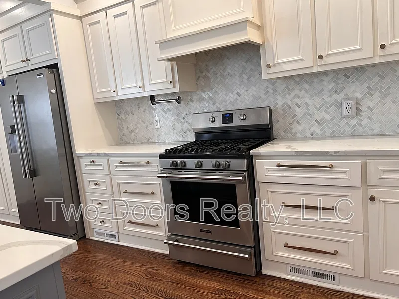 4 bed, 2.5 bath, 2468 sqft, $4,500 — Photo 3