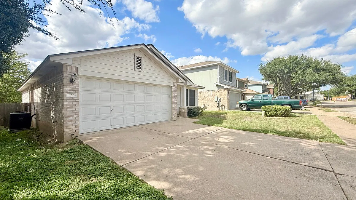 3 bed, 2.0 bath, 1616 sqft, $2,200 — Photo 2