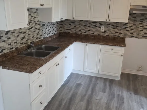 81 Eagen Dr #9, Kitchener, ON N2M 5C7