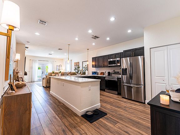 3rd image of 842 NW 9th Avenue