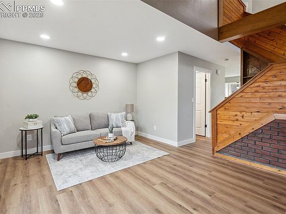 4th image of 8059 Lexington Park Dr