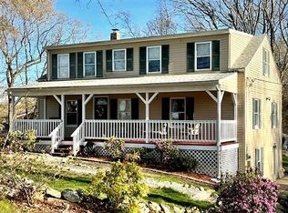 6 Anglewood Ave, Johnston, RI 02919