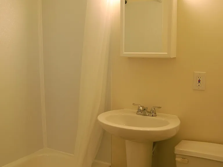 1154 Madison Ave #13 — Photo 12