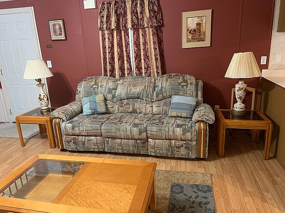 4th image of 180 NE Mahlon Dr