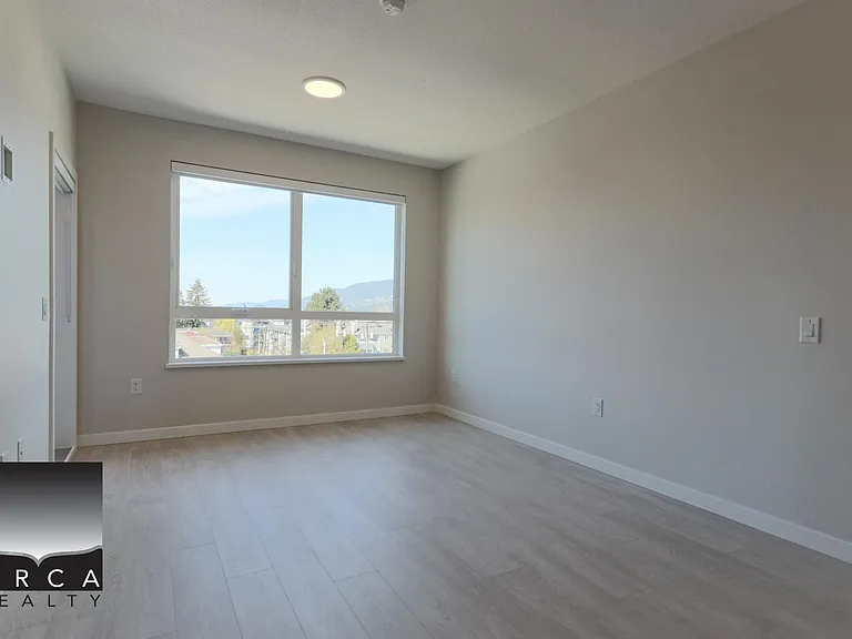 110 W 17th St #406 — Photo 3