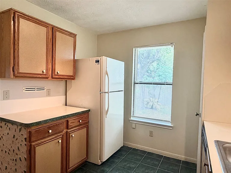 17407 Chamberlain Dr — Photo 13