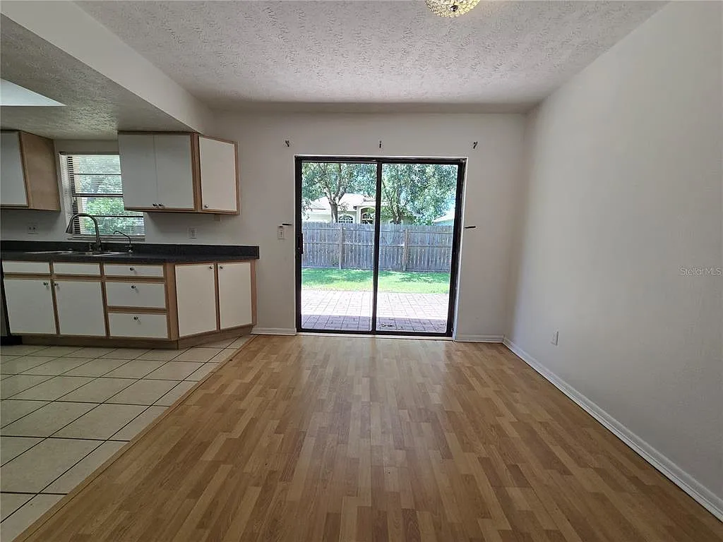 3 bed, 2.0 bath, 1254 sqft, $2,195 — Photo 4