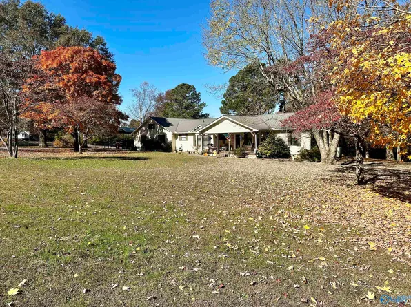 10 Champion Dr, Albertville, AL 35951