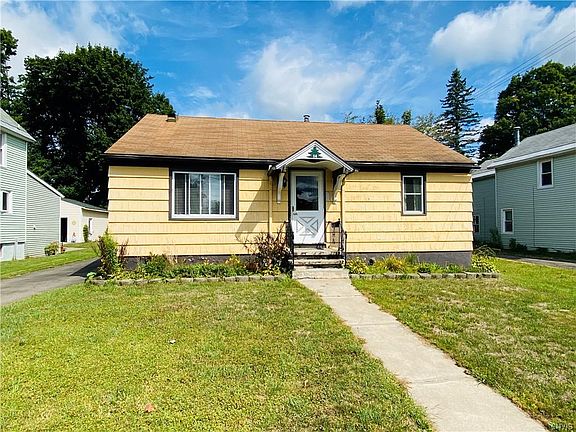 3rd image of 14 Evergreen St