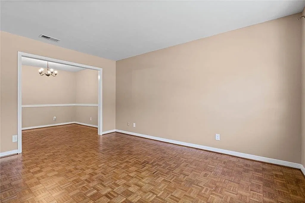 3 bed, 2.0 bath, 1390 sqft, $1,495 — Photo 3