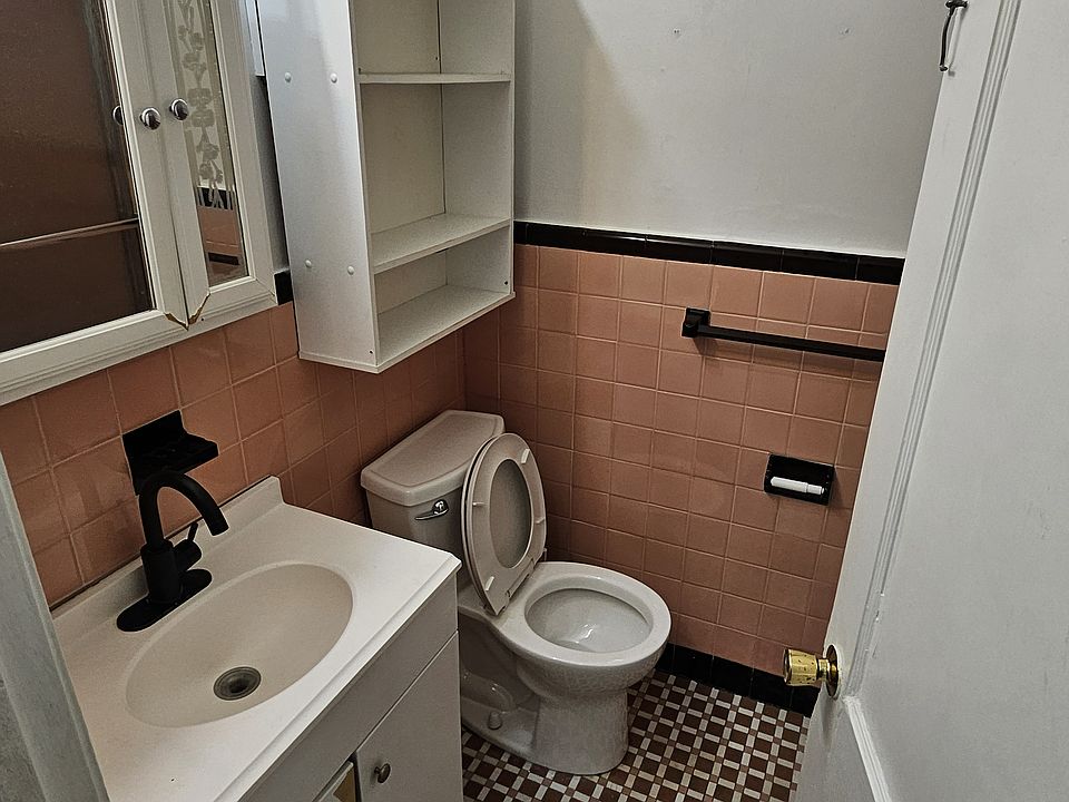 1st image of 2134 Glenview St Floor 1