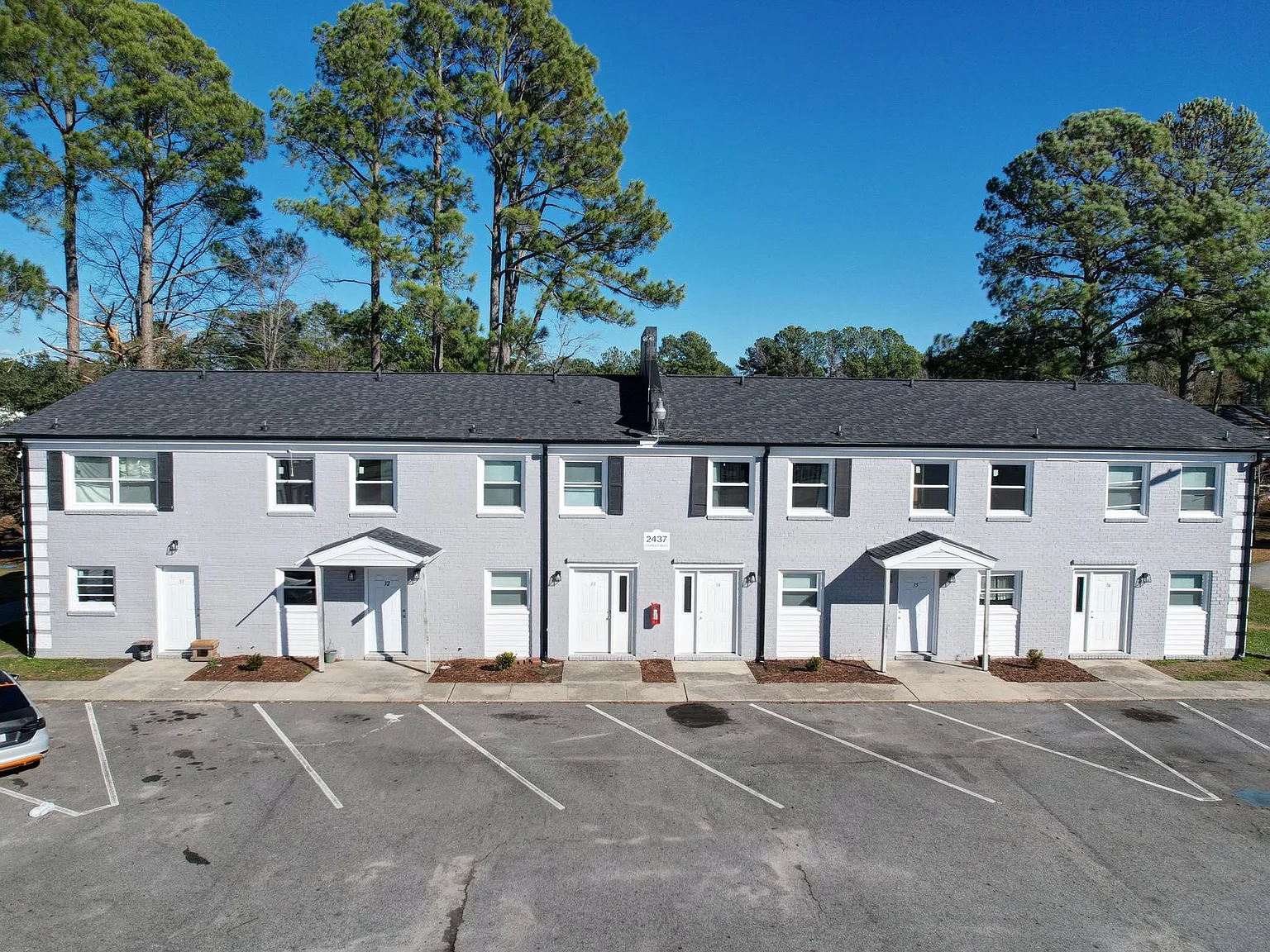 Arlington Village Townhomes — Photo 2