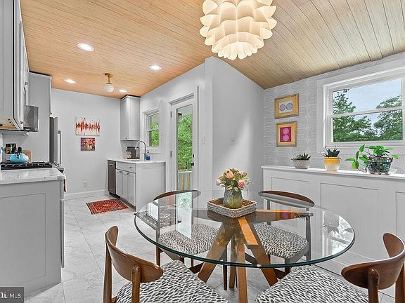 3rd image of 3103 Linden Ave