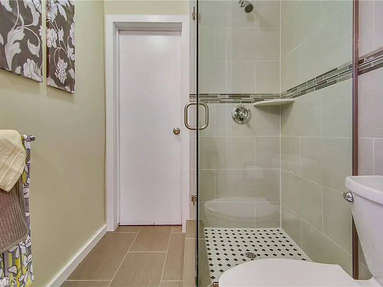 1918 La France Ave — Photo 11