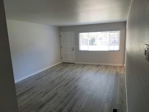 4th image of 890 W Perkins St