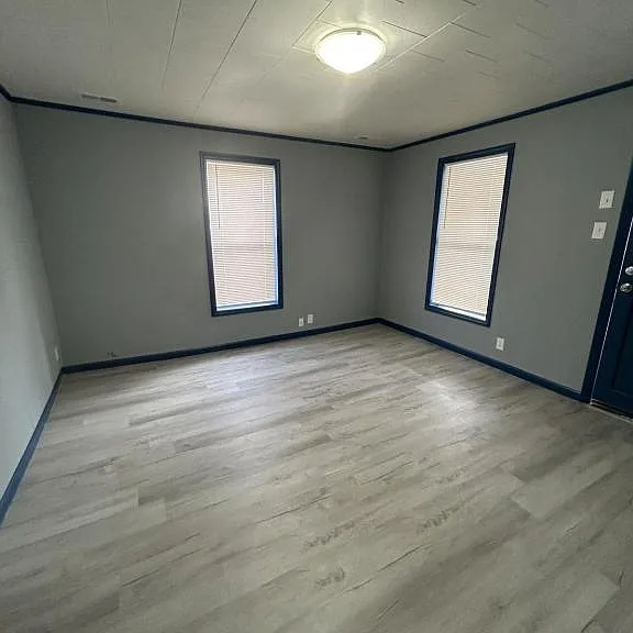 715 Jefferson Ave — Photo 4