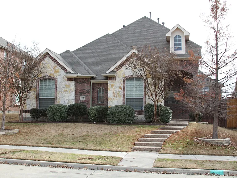 11945 Henderson Dr — Photo 2