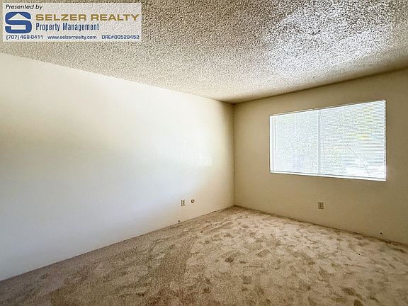4th image of 385 El Rio Ct #4