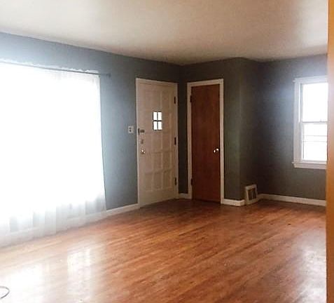 3rd image of 1550 Eastwood Ave
