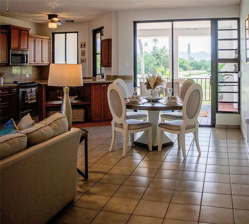 3 bed, 2.0 bath, 2600 sqft, $3,500 — Photo 2