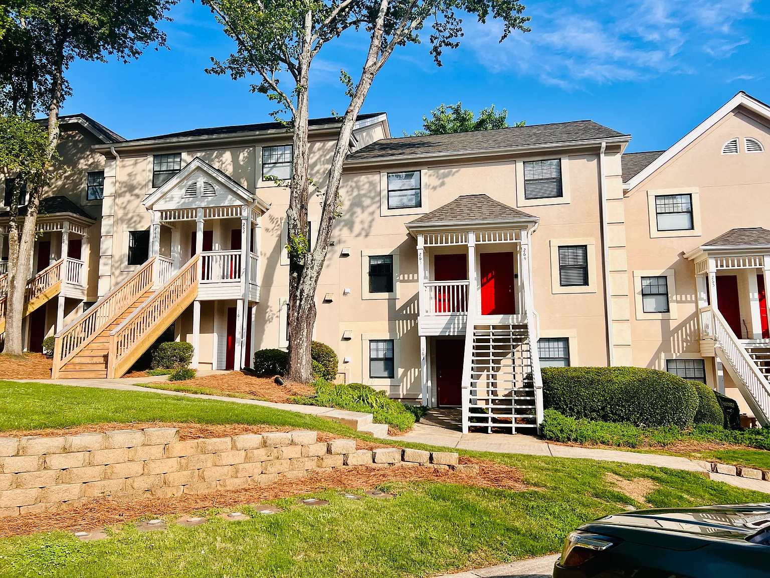 2 bed, 2.5 bath, 1244 sqft, $1,400 — Photo 1