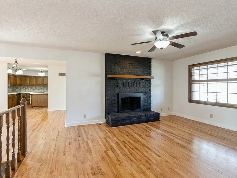 7405 W 74th St — Photo 24