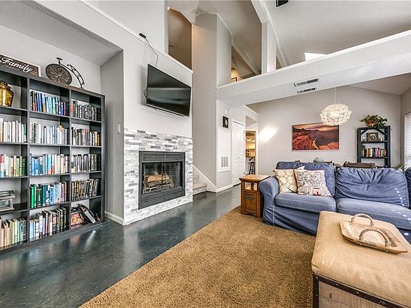 4th image of 1709 Medina Dr