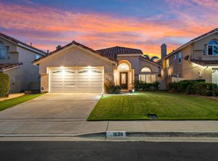 1608 Olympus Loop Dr, Vista, CA 92081