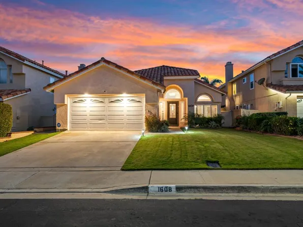 1608 Olympus Loop Dr, Vista, CA 92081