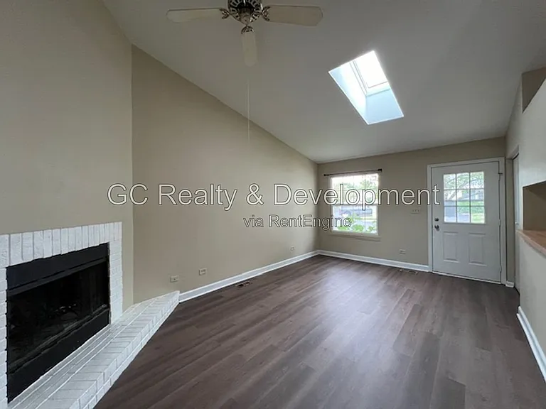 651 Pleasant Pl — Photo 2