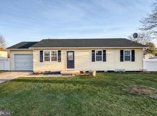 3330 E Pheasant Dr, Dover, PA 17315