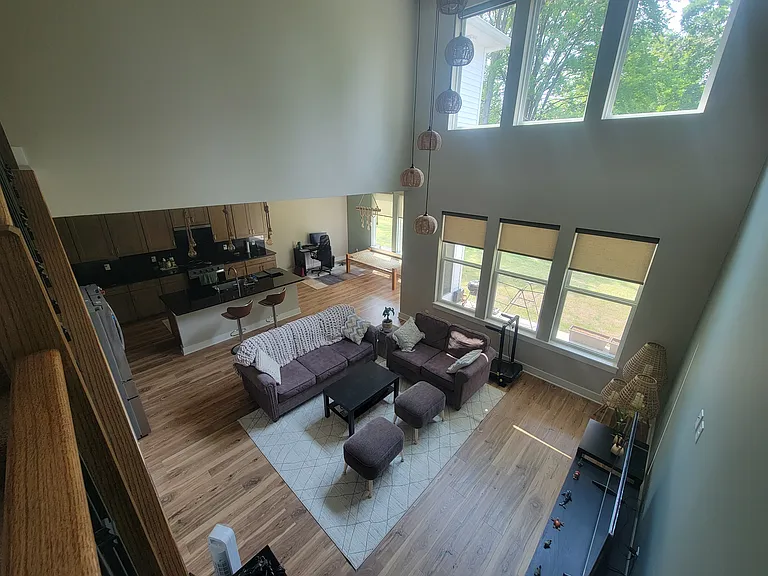 2099 Glenmont Dr — Photo 4