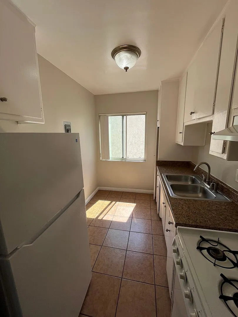 1682 SOUTHWOOD APARTMENTS LLC — Photo 4