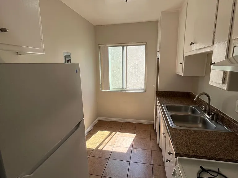 1682 SOUTHWOOD APARTMENTS LLC — Photo 4