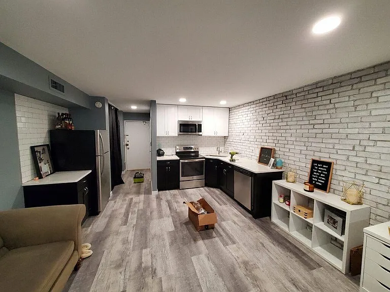 2828 N Burling St #308 — Photo 6