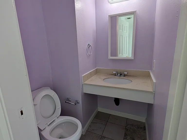 Half bathroom (connected to bedroom 2)