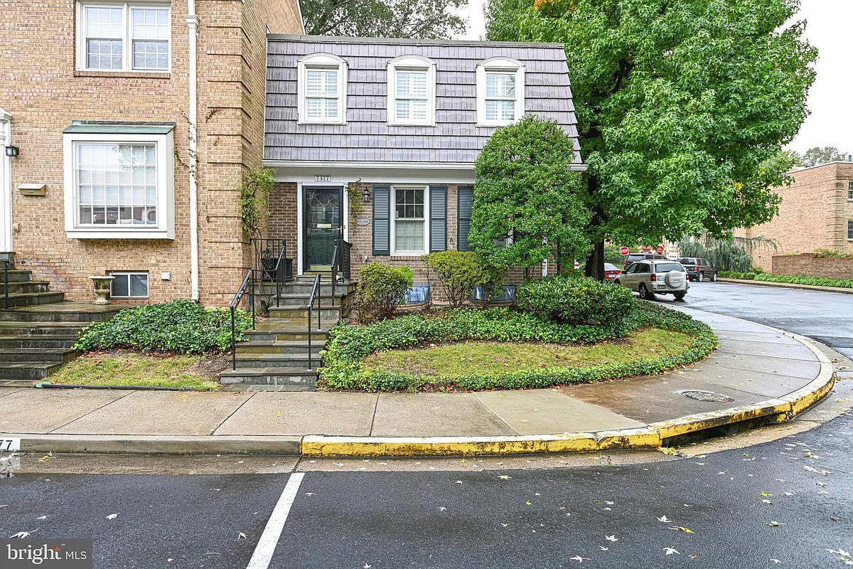 Building Photo - 7377 Montcalm Dr