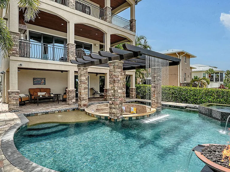 7760 Holiday Dr #3-ID1590870P — Photo 12